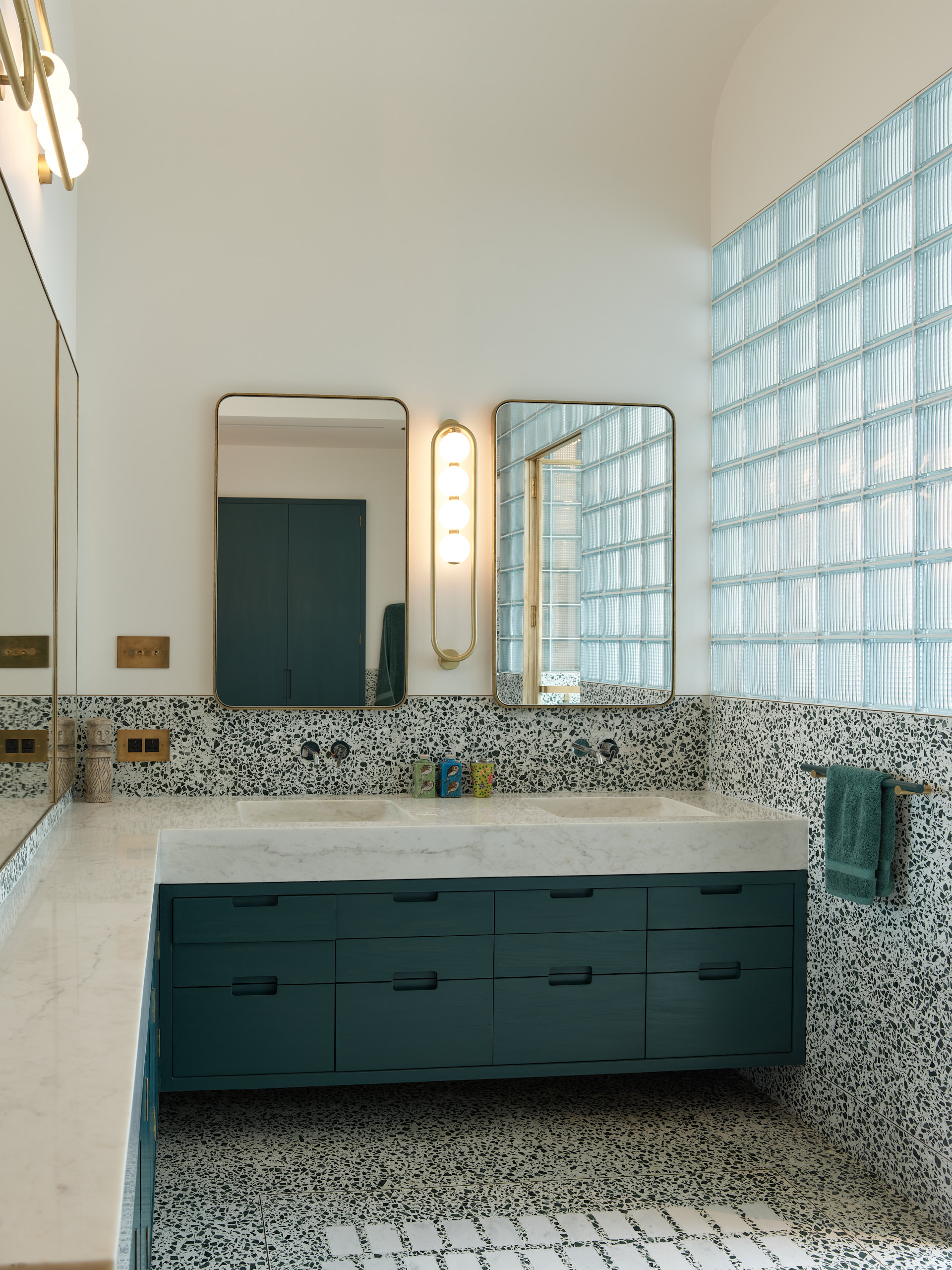 Case Design - Home in Worli